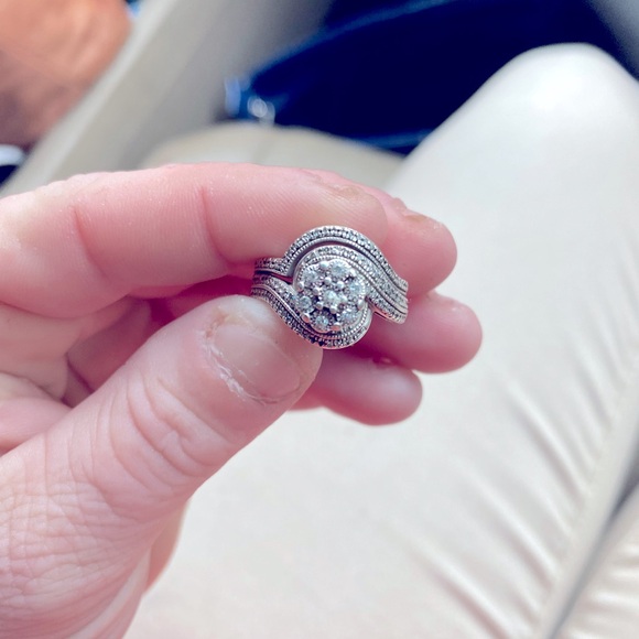 Size 6 engagement ring beautiful ring for a very special someone - Picture 1 of 3